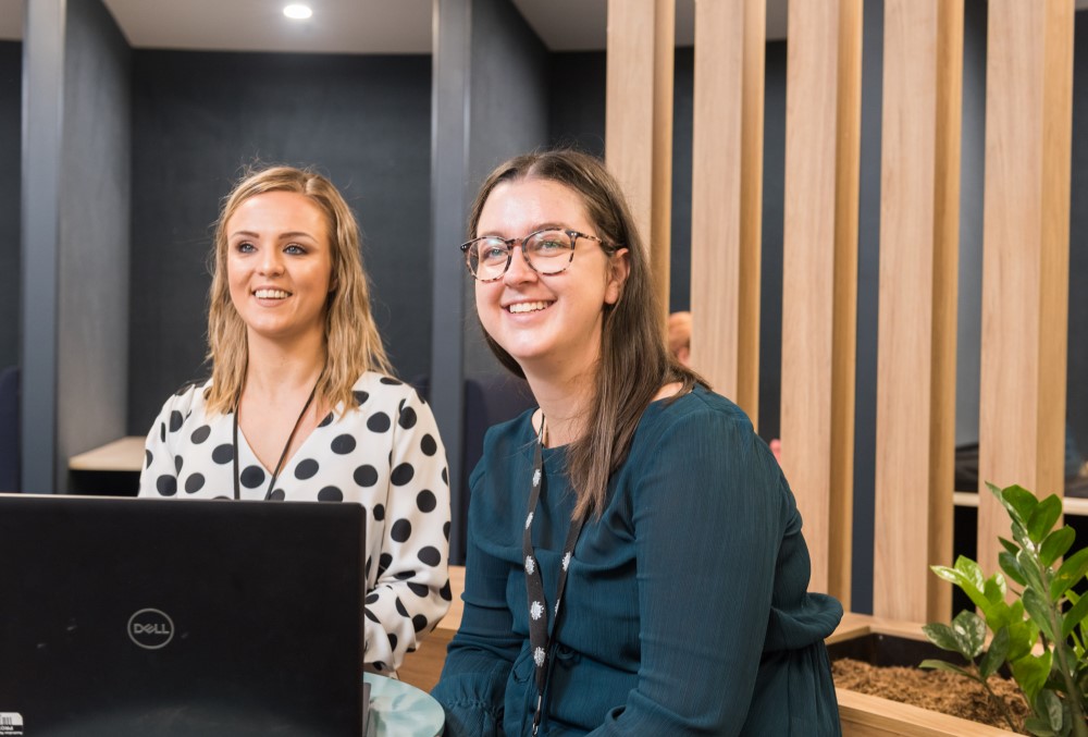 Australian National Audit Office (ANAO) Graduate - Two young female professionals catching up during lunchtime.
