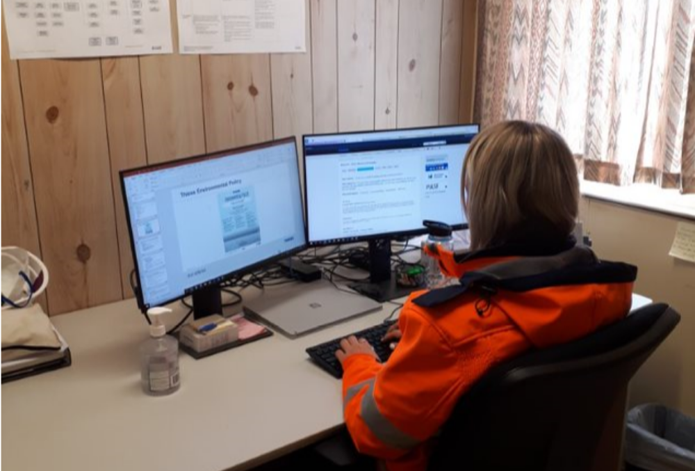 Thiess Graduate Alexandra Vassiadis workstation
